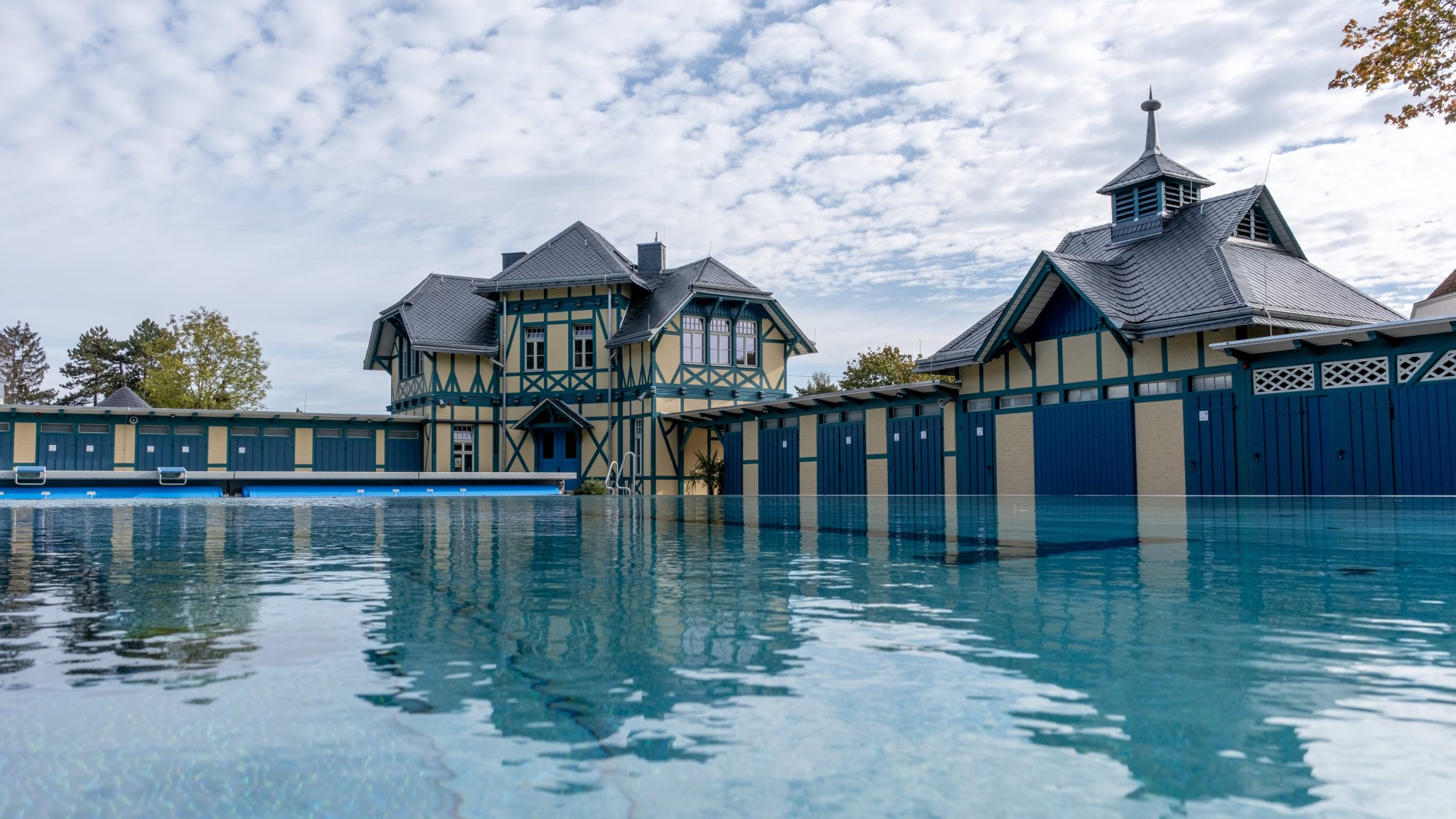 Dreibrunnenbad Becken